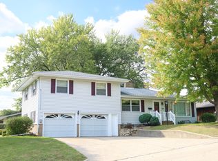 701 Glenwood Dr, Morrison, IL 61270