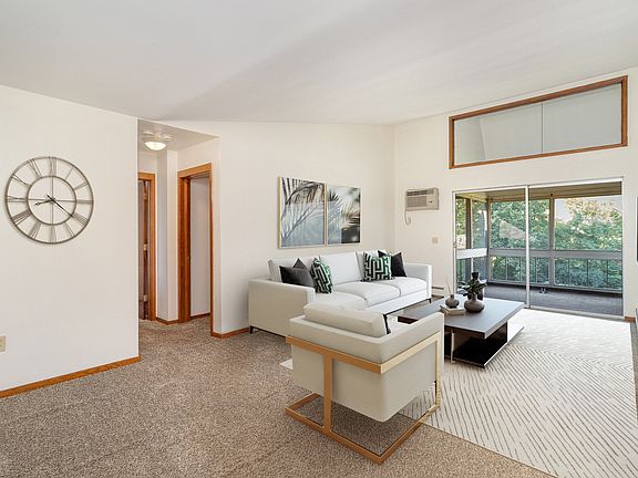 Golden Valley, MN Valley View Apartments | 11B | Living