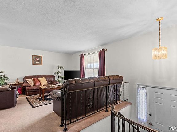 4th image of 1771 Redcoat Dr
