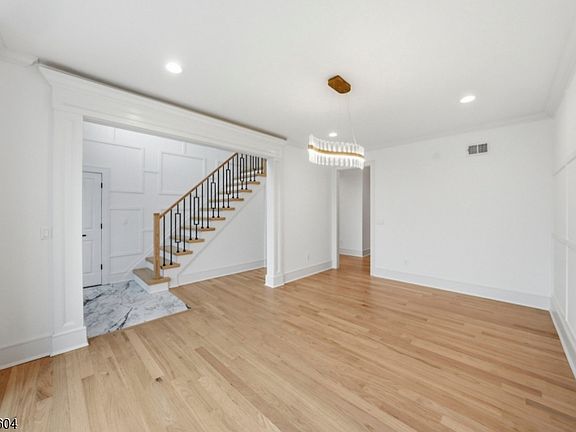 4th image of 110 Platt Ave