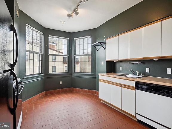 3rd image of 1517 E Moyamensing Ave #2