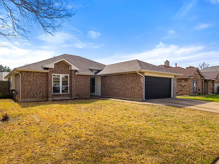 2847 Red Oak Dr — Photo 1