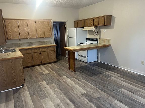 5th image of 1117 W 4th St