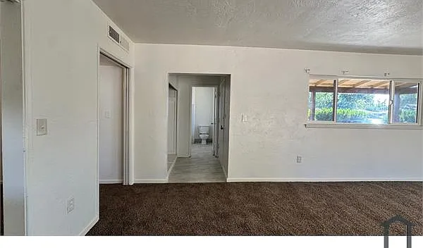 3 bed, 1290 sqft, $2,260 — Photo 2
