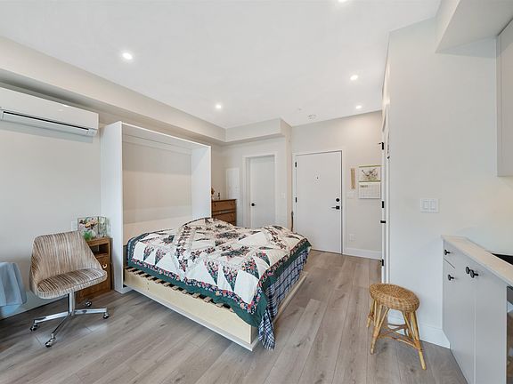 4th image of 45511 Campus Dr #208