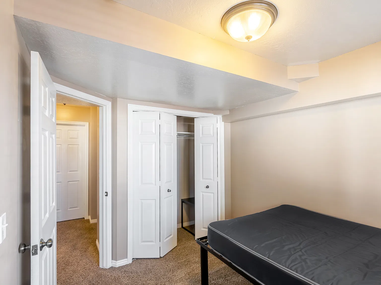 3 bed, 1.5 bath, 1800 sqft, $625 — Photo 4
