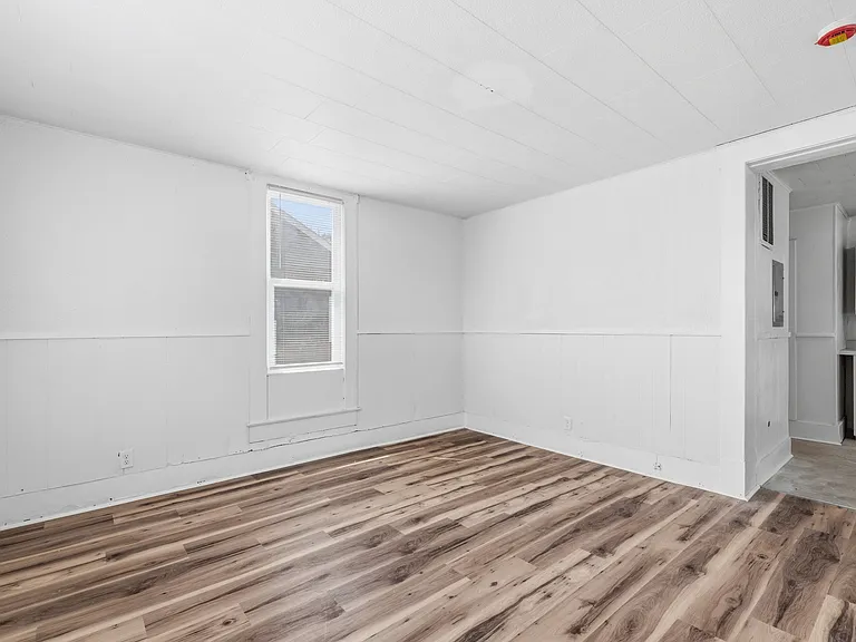 1010 W 2nd St #1 — Photo 5