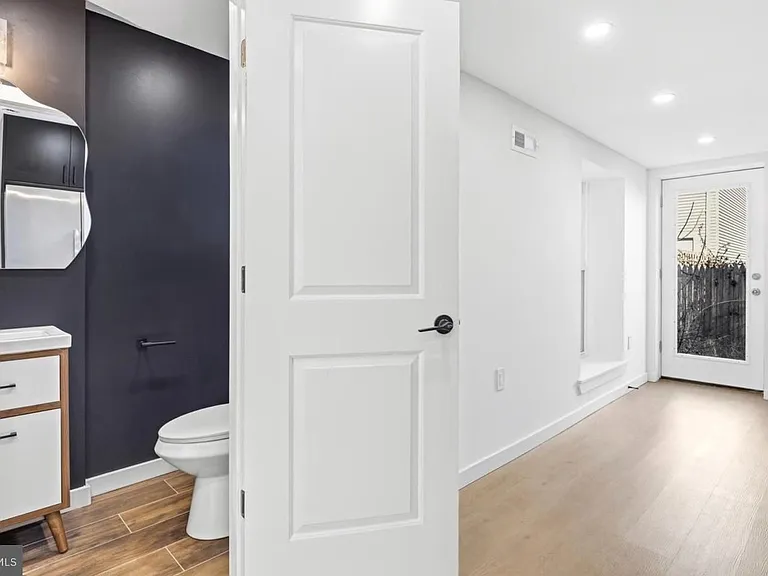 1819 E Albert St — Photo 7