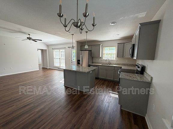 5th image of 108 E Locust #3196452864