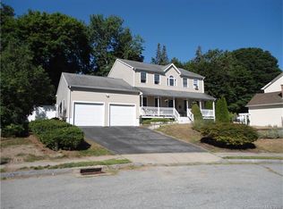 30 Willow Ln, New London, CT 06320