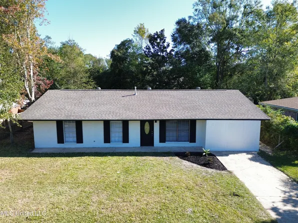 7108 Bienville Dr, Biloxi, MS 39532