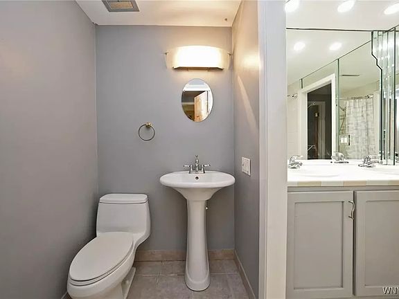3rd image of 5 Cambridge Sq APT F