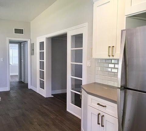 5th image of 1409 Christy Ave