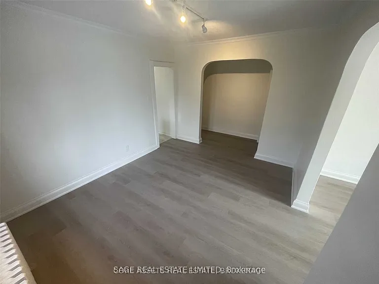 1083 Avenue Rd #4 — Photo 10