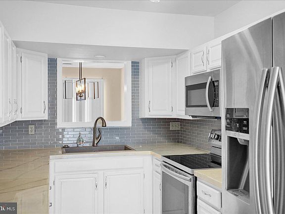 4th image of 9 Spring Walk Ct