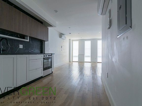 2nd image of 830 Saint Johns Pl APT 1R