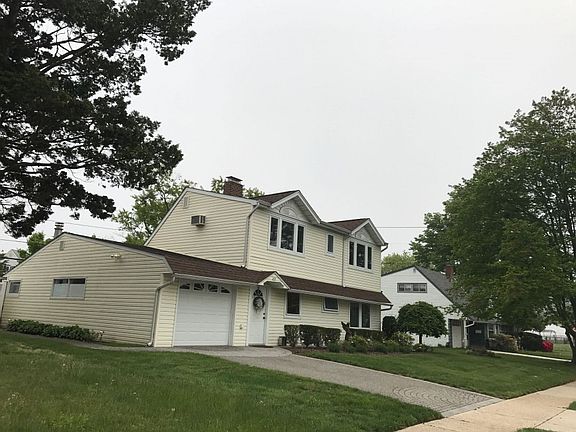 2nd image of 272 Elm Dr S