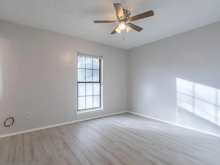 212 Bobbie Ct — Photo 17