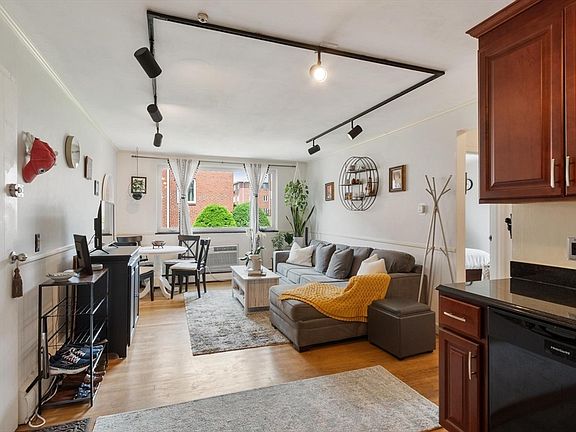 4th image of 186 Lexington St APT 7