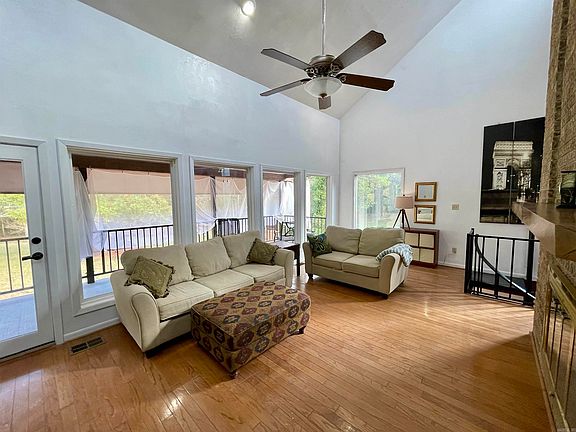 4th image of 18 Robinwood Dr