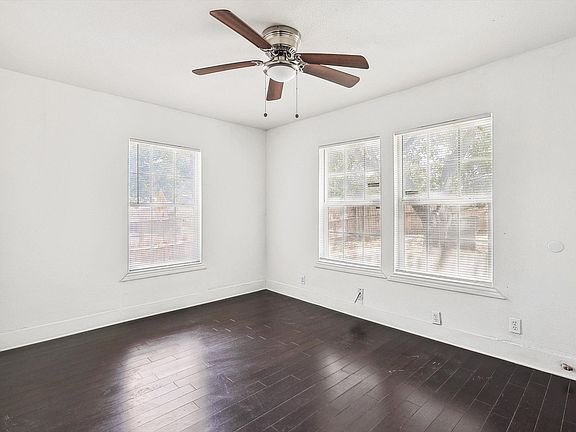 5th image of 902 W Clarendon Dr