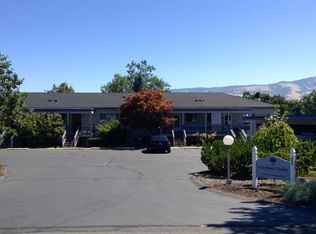 854 Twin Pines Cir APT 6, Ashland, OR 97520