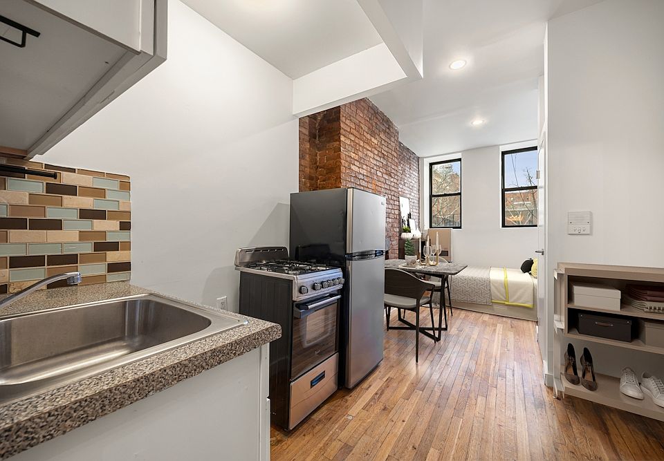 2nd image of 203 Chrystie St APT 1A