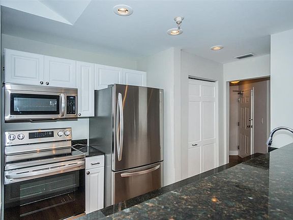 4th image of 215 Central Ave APT 4E