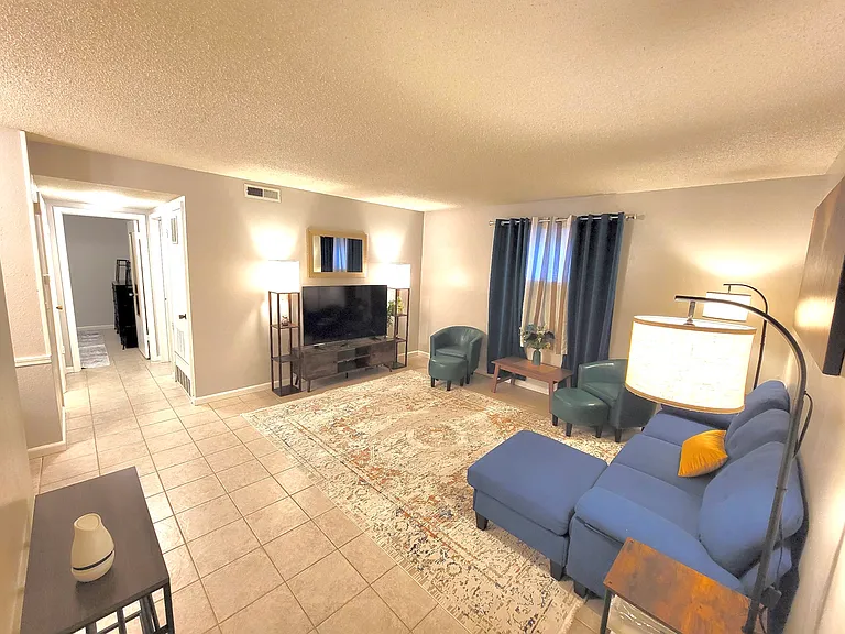 507 W Westview St #4 — Photo 28
