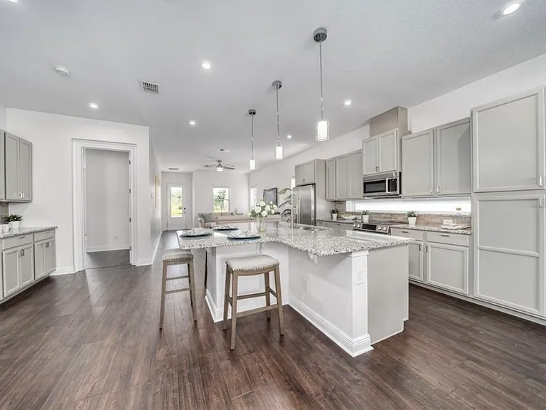 7070 Higgs Aly — Photo 10