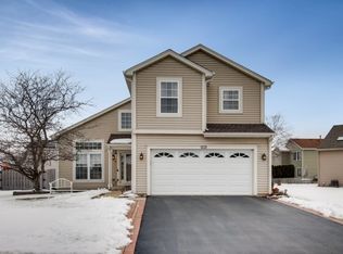 711 Parc Ct, Lake In The Hills, IL 60156