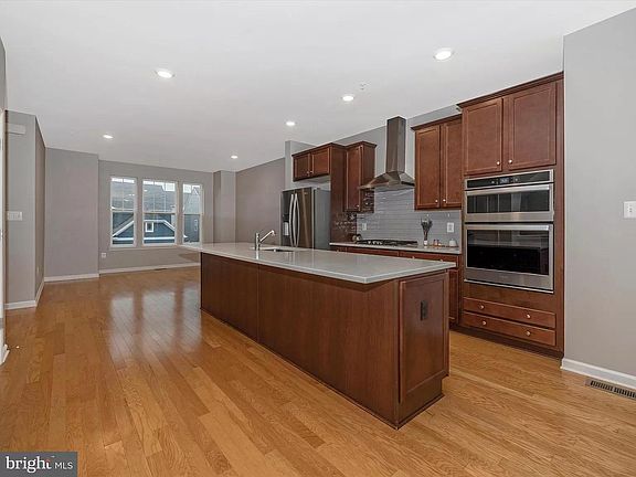 3rd image of 5811 Hawk Ridge Rd