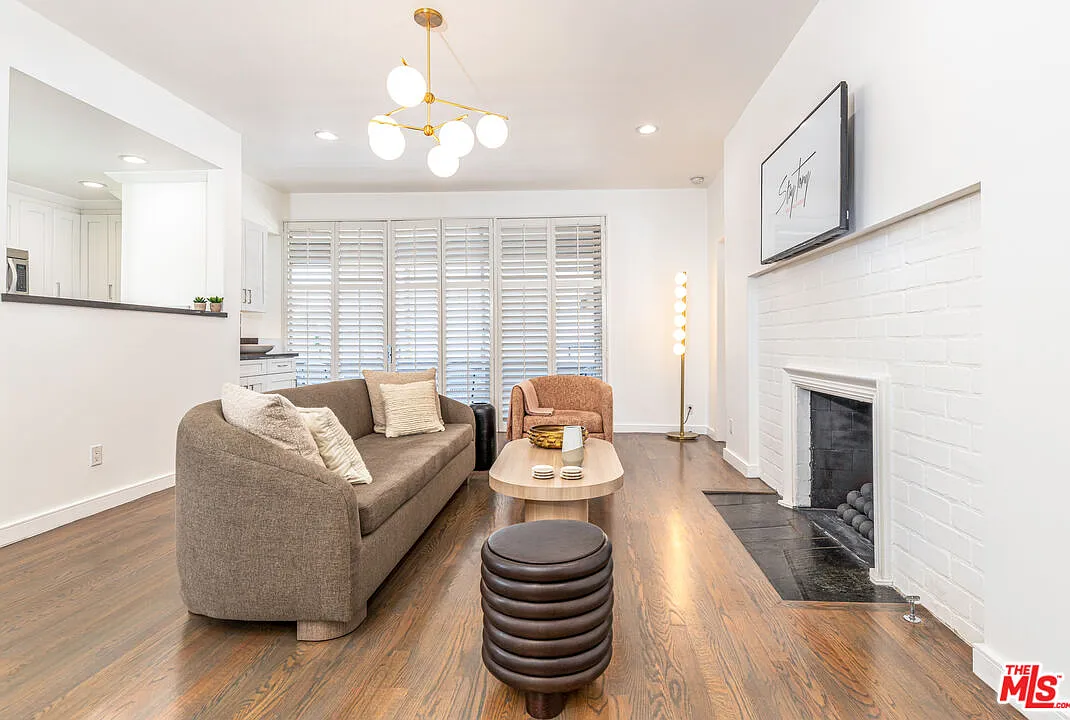 2 bed, 2.0 bath, 1250 sqft, $6,240 — Photo 3