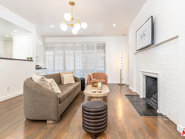 8911 Cynthia St #9 — Photo 3