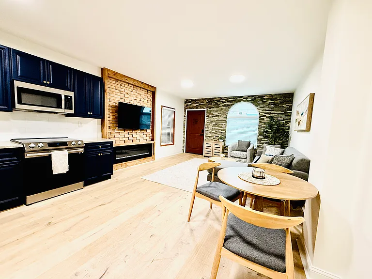 2504 E York St #1 — Photo 13