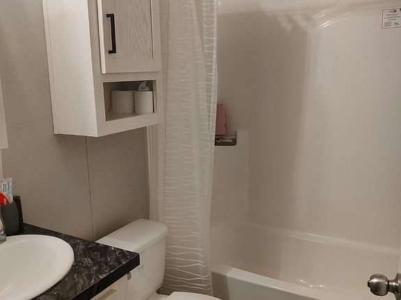 4th image of 15990 Villaire Ave