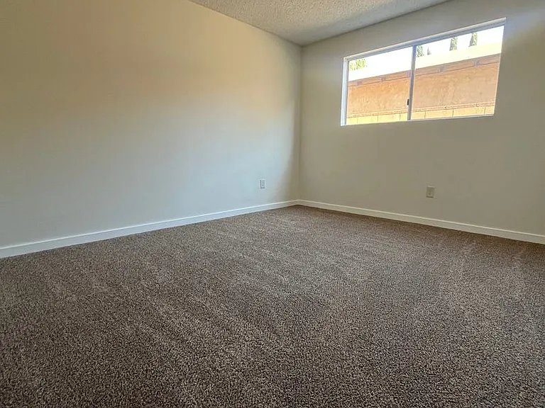 24838 Newhall Avenue — Photo 10