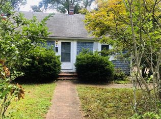 19 Brookshire Rd, Hyannis, MA 02601