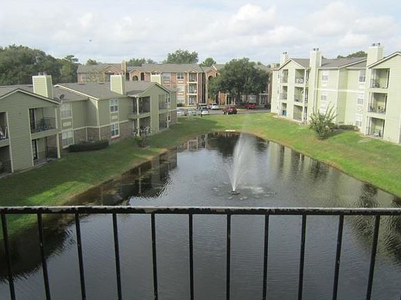 2nd image of 2550 N Alafaya Trl #305