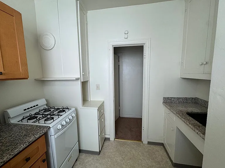 1757 Oxford St #12 — Photo 3