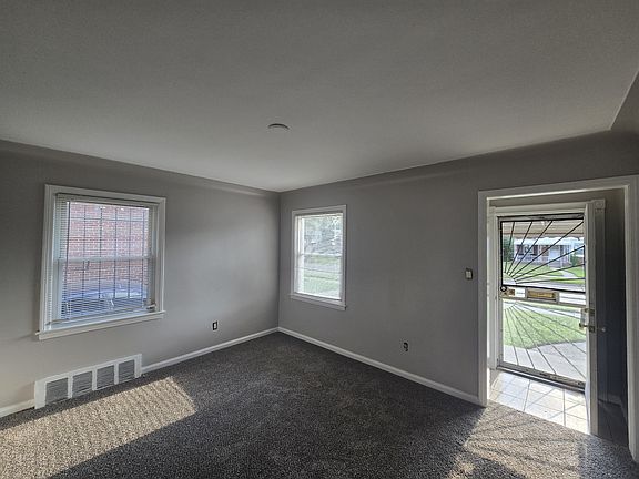 3rd image of 18338 Ashton Ave