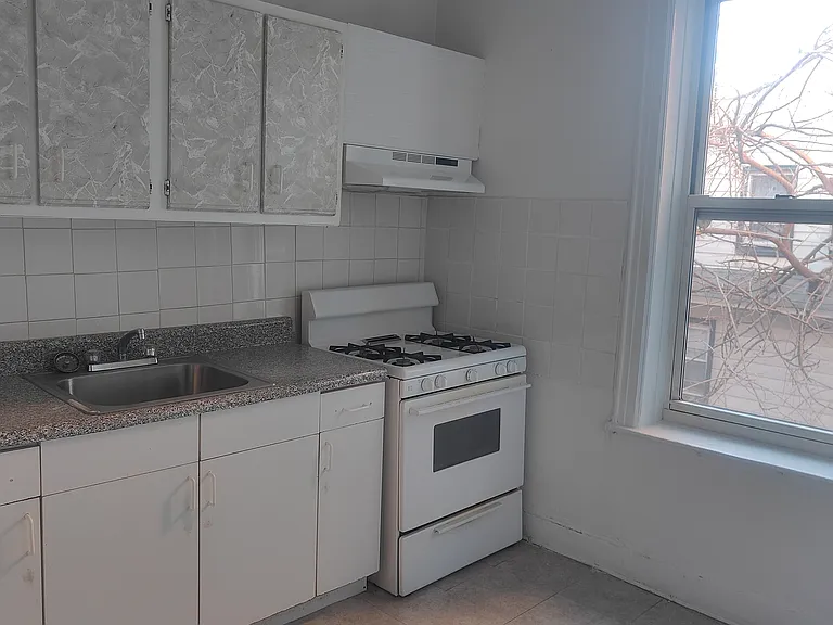 1820 Avenue V #3 — Photo 3