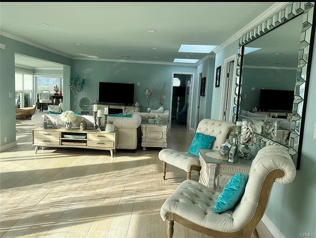 2 bed, 1600 sqft, $6,995 — Photo 3