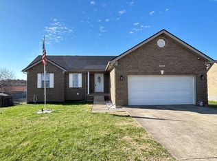 8722 Wisdom Ln, Louisville, KY 40229