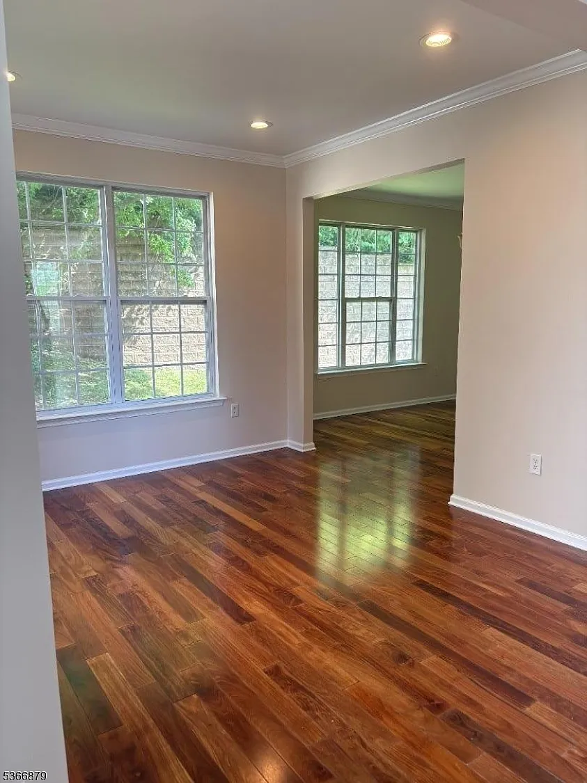 4 bed, 2.5 bath, 2074 sqft, $3,950 — Photo 3