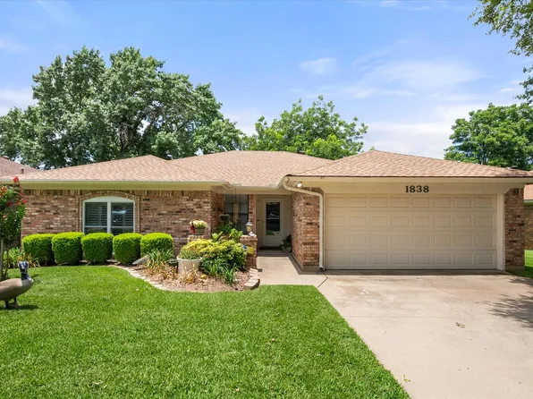 1838 Westcrest Dr, Arlington, TX 76013