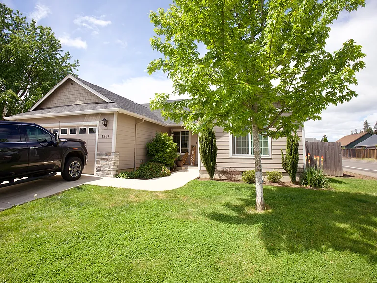 1283 Hazelnut Ct — Photo 27