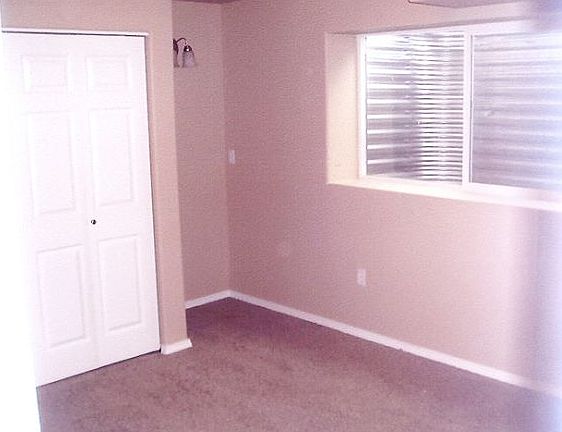 5th image of 16810-16812 E Broadway Ave