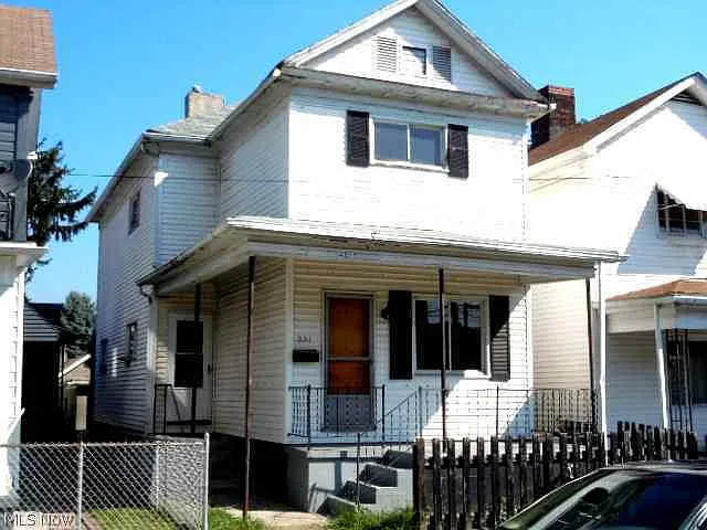 331 W 21st St photo 1