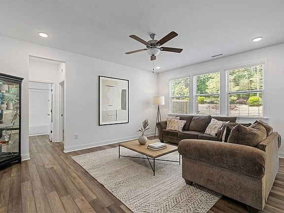 2nd image of 104 Hoyne Way